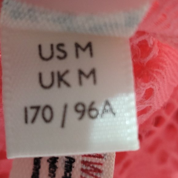 NWT FP Intimately 2 Piece Kelly Set Pink Ruby Lace Hearts Bra Thong Size Medium - Picture 7 of 7